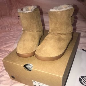 • NEVER WORN!!! Comes with tags and box •UGG toddler girl/ Size 11